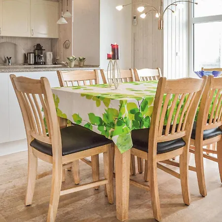 بيت للعطل Awesome Home In Harboore With Sauna هاربور